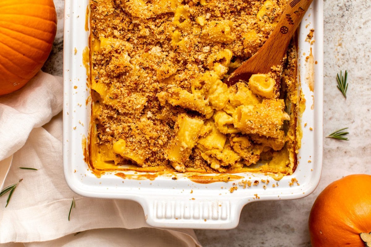 Baked Vegan Pumpkin Mac & Cheese