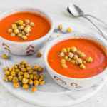 This Vegan Tomato & Red Pepper Soup is an easy weeknight dinner and perfect for meal prep! #vegan #mealprep #plantbased #tomatosoup #glutenfree #oilfree